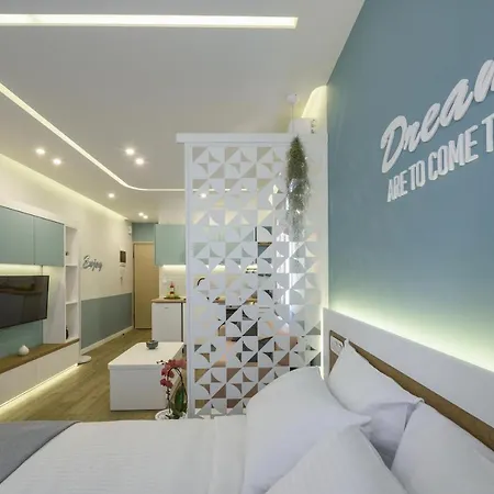 τhe Half Root In The Heart Of Center Appartement